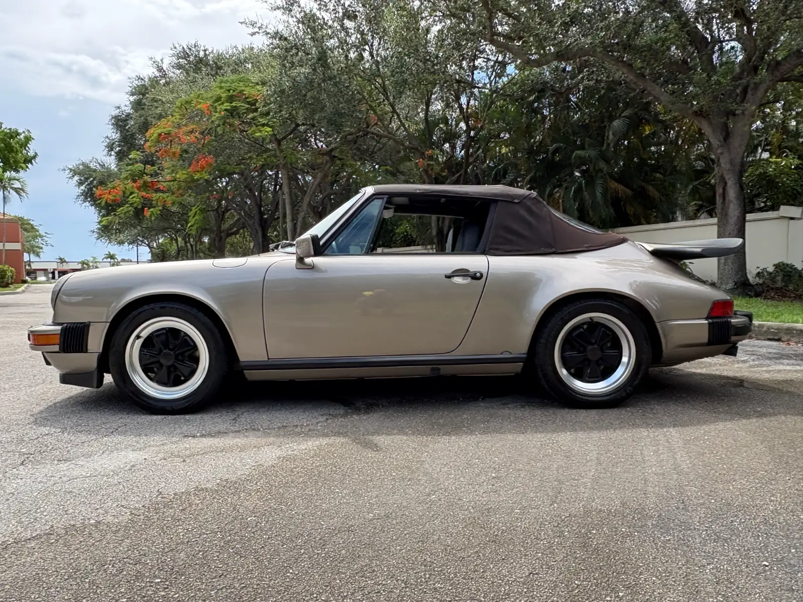 1984 Porsche 911 Carrera Cabriolet - Image 9