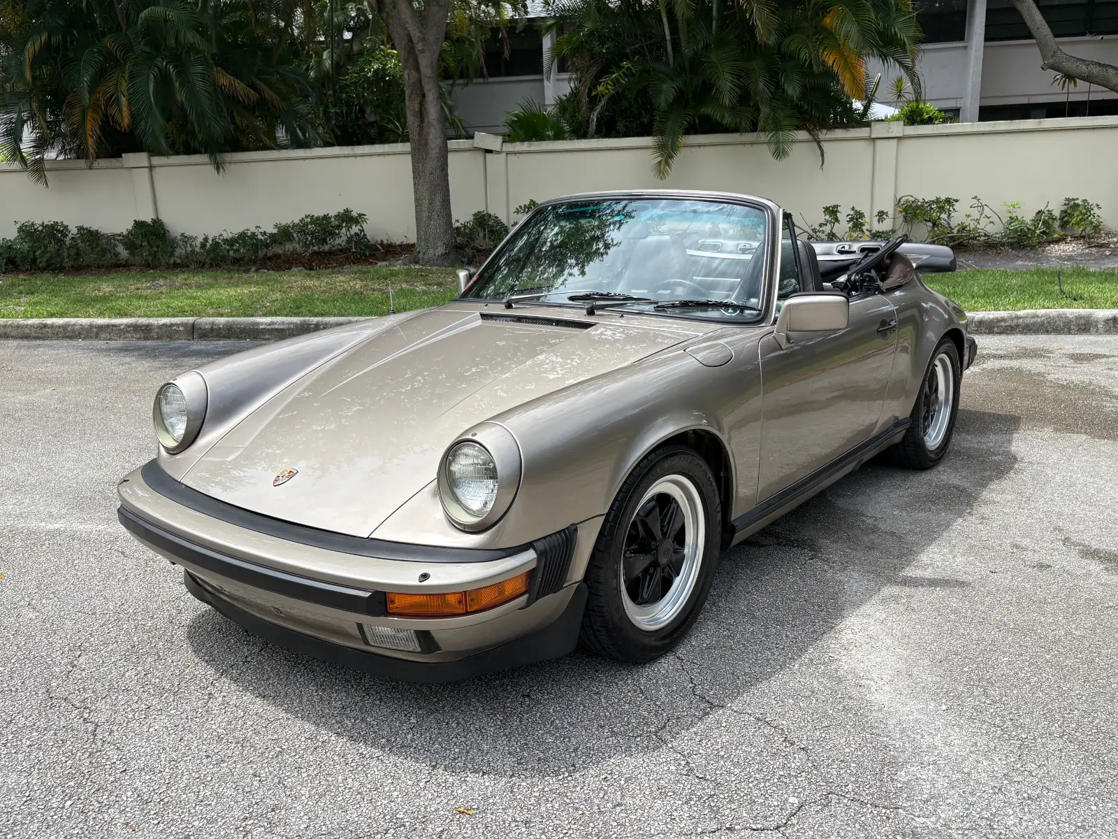 1984 Porsche 911 Carrera Cabriolet
