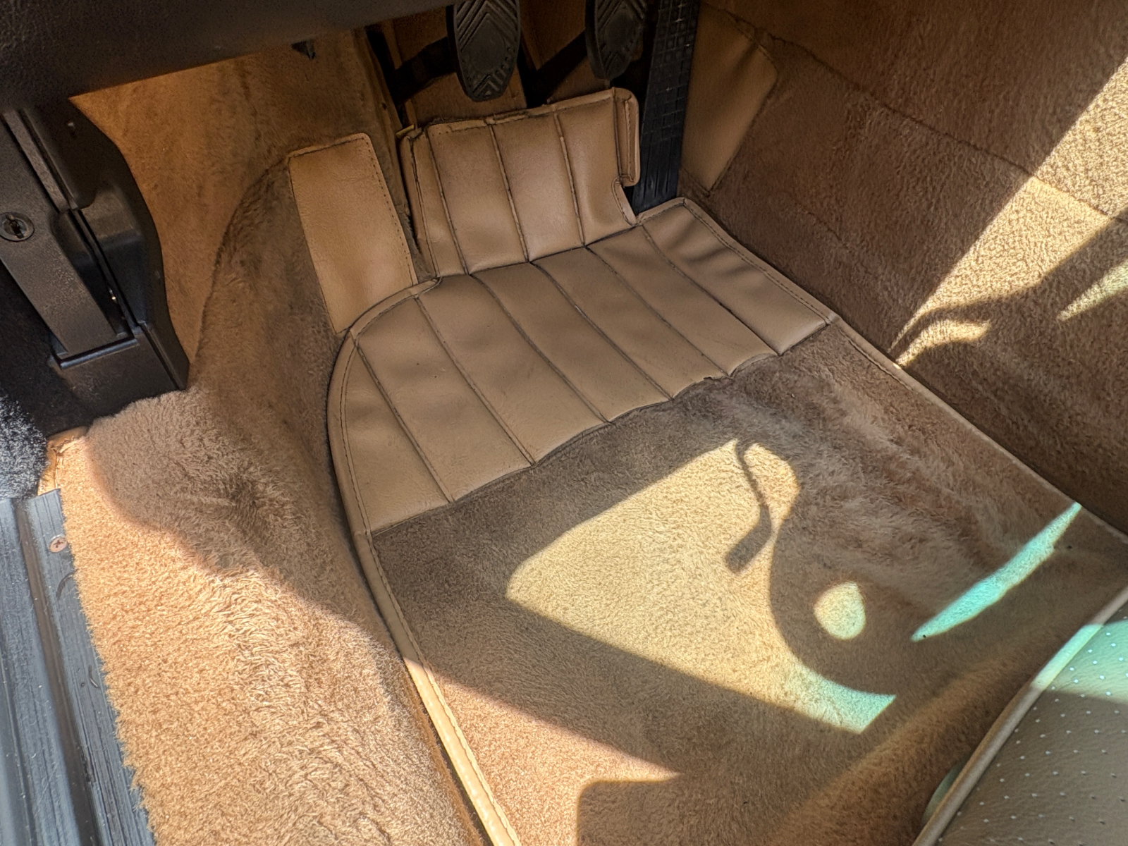 1990 Porsche 911 Carrera 4 Cabriolet - Image 26