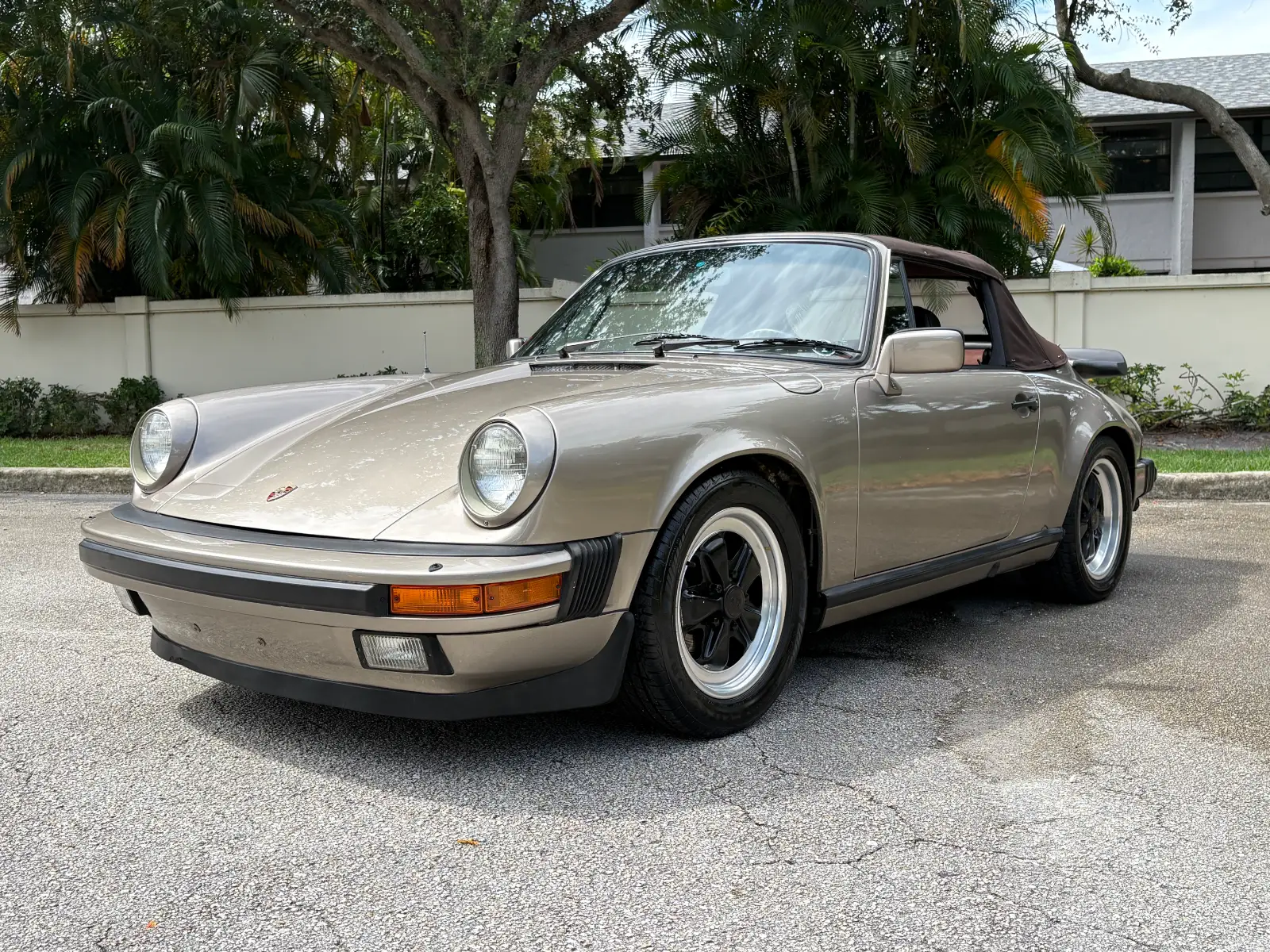 1984 Porsche 911 Carrera Cabriolet