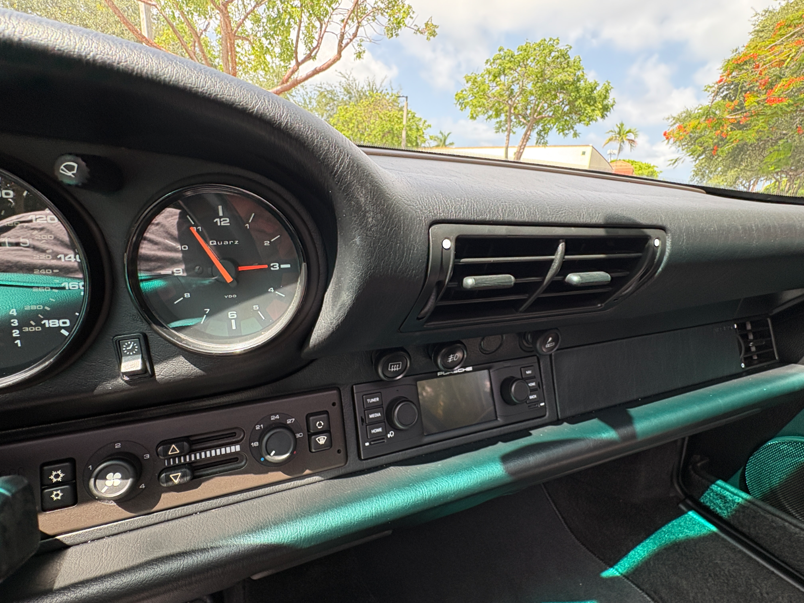 1995 Porsche 911 Carrera - Image 33