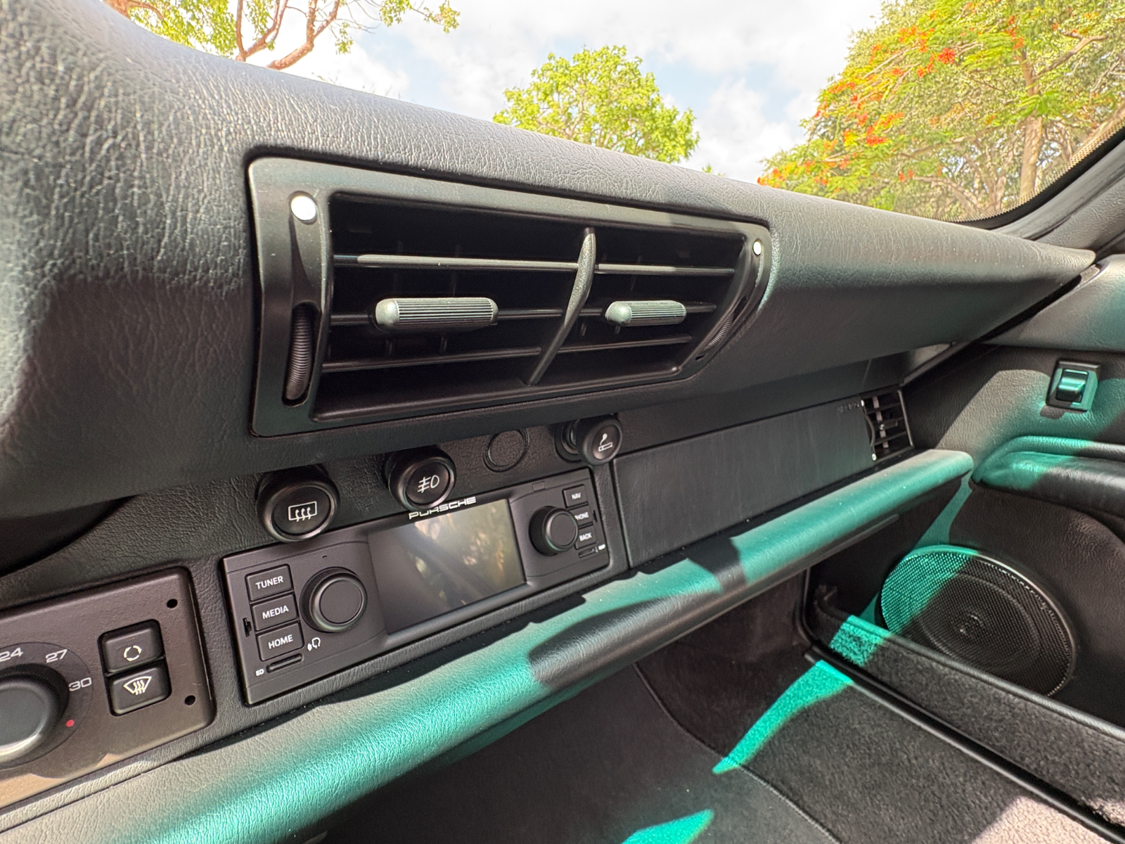 1995 Porsche 911 Carrera - Image 32